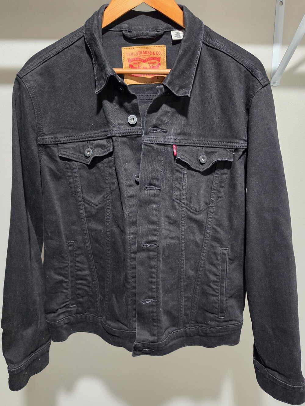 Levi's Men's Black Denim Jacket - Classic Trucker Style